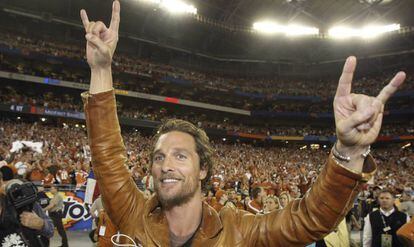 Matthew McConaughey, durante un partido de fútbol americano.
