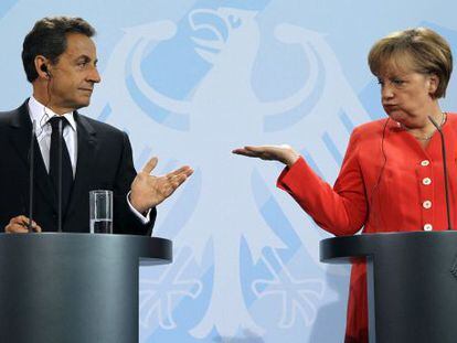 Nicolas Sarkozy y Angela Merkel, en Berl&iacute;n, el pasado mes de junio.