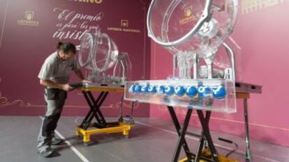 Este número está agraciado con 250.000 euros a la serie, 25.000 al décimo