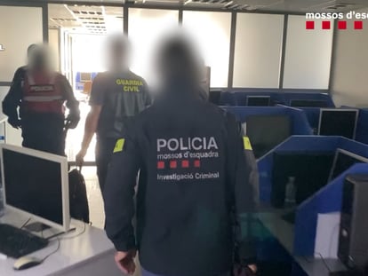 Los Mossos y la Guardia Civil registran en Albania uno de los call centers propiedad del empresario fugado.