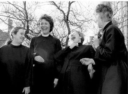 Un grupo de 32 mujeres fueron ordenadas sacerdotes por la Iglesia de Inglaterra, en 1994, en la catedral de Bristol.