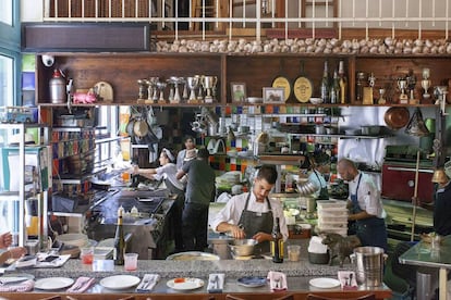 La cocina abierta del restaurante MachneYuda, que tiene locales en Londres y París.