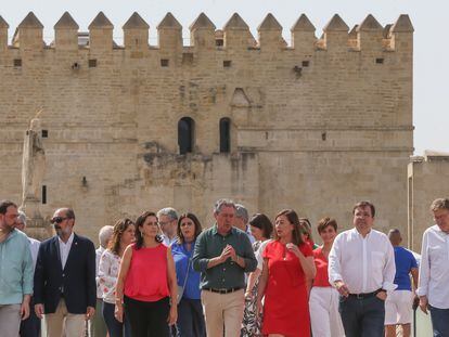 Varios barones del PSOE, con Juan Espadas, durante la campaña electoral andaluza el pasado junio.