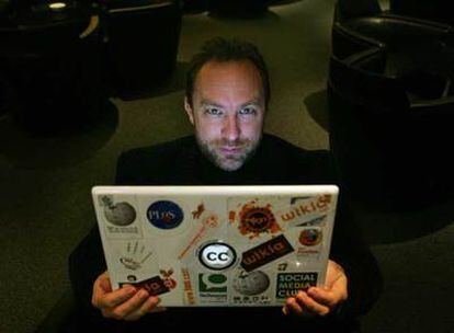 El fundador de Wikipedia, Jimmy Wales, durante la entrevista.