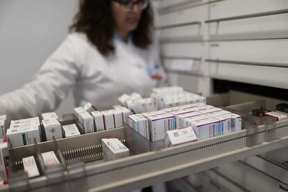 Medicamentos en una farmacia.