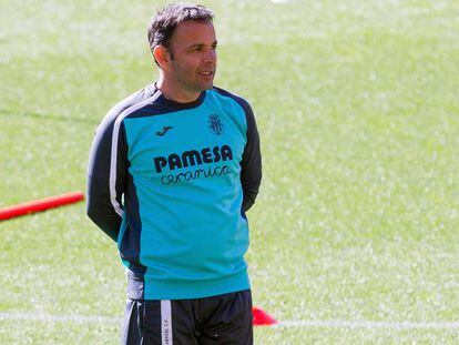 Javier Calleja, durante un entrenamiento del Villarreal el pasado mes de abril.