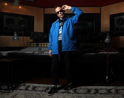 El musico, compositor y productor musical Alizzz en los estudios de grabación de Mapa Música en Madrid.