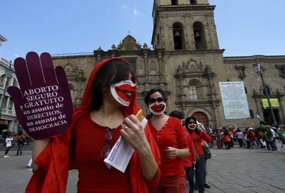 Activistas en una manifestación a favor del aborto, el 2013 en La Paz.