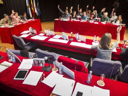 Pleno del Ayuntamiento de Pontevedra en el que se declar&oacute; &quot;persona non grata&quot; a Rajoy por la pr&oacute;rroga de Ence.