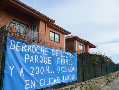 Pancarta reivindicativa en Ciudad Jard&iacute;n (Ferrol).