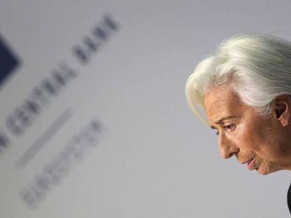 Lagarde calma a la deuda española y se abre a comprar 'bonos basura'