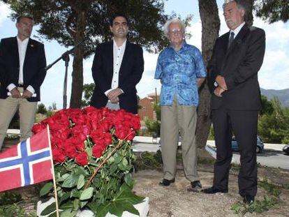 Jan Erik Larsen, Vicente Arques, Johan Galtung y Jan Arild Nilsen, este lunes, durante el homenaje en L&rsquo;Alf&agrave;s. 