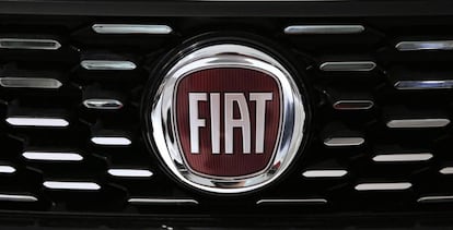 Logo del grupo Fiat en uno de sus modelos