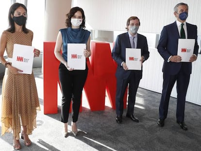 Desde la izquierda, Isabel Pardo de Vera, presidenta de Adif; Isabel Díaz Ayuso, presidenta de la Comunidad de Madrid; José Luis Martínez Almeida, alcalde de Madrid, y Álvaro Aresti, presidente de DCN, este martes en la firma del convenio de Madrid Nuevo Norte.