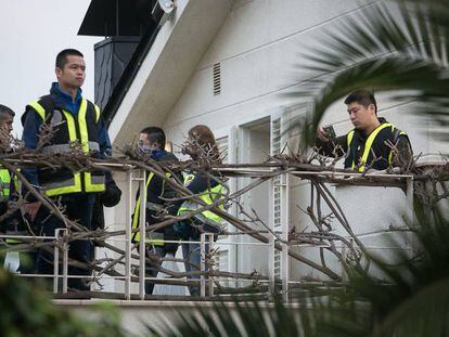 Registro policial de una vivienda durante la Operación Wall.