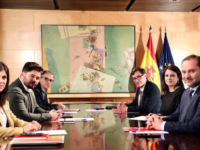 Reunión de los equipos negociadores del PSOE y de ERC.