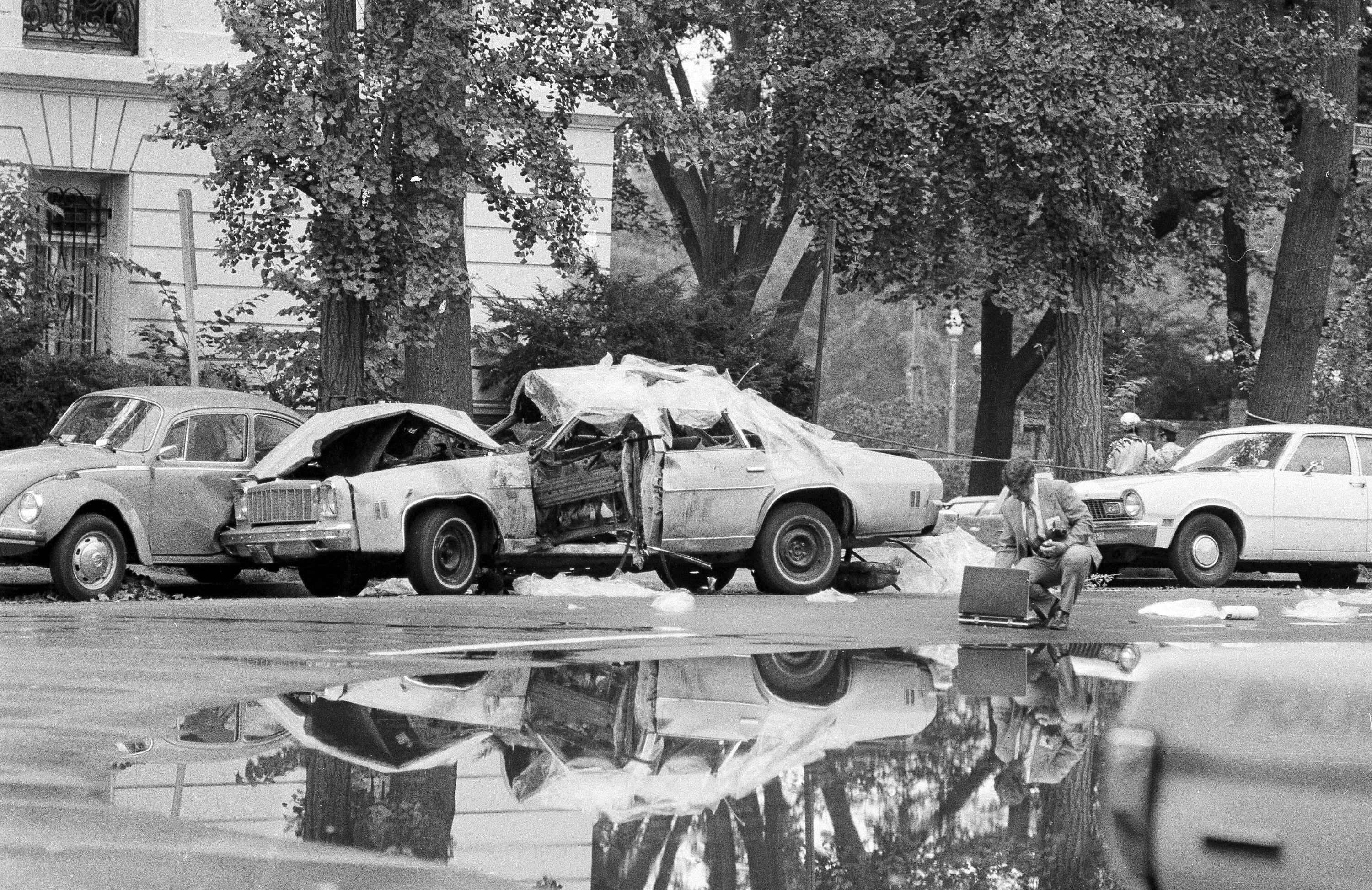 El auto en el que viajaba Orlando Letelier, tras el atentado del 21 de septiembre de 1976.