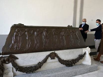 El sarcófago de Vicente Blasco Ibáñez, esculpido por el artista Mariano Benlliure.