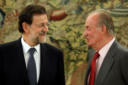 El rey Juan Carlos I y Mariano Rajoy en el Palacio de la Zarzuela durante una audiencia celebrada el pasado mes de agosto