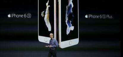 El consejero delegado de Apple, Tim Cook, en la presentación del iPhone6.