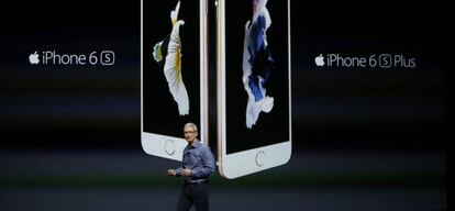 El consejero delegado de Apple, Tim Cook, en la presentaci&oacute;n del iPhone6.