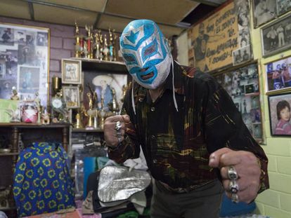 El exluchador Karma, en su casa en Ciudad de México.