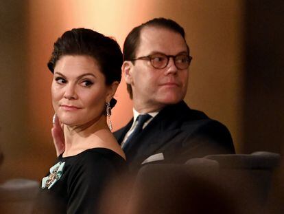 Los príncipes Victoria y Daniel, herederos de Suecia, durante la ceremonia de entrega de los premios Nobel celebrada el 10 de diciembre de 2020 en Estocolmo.