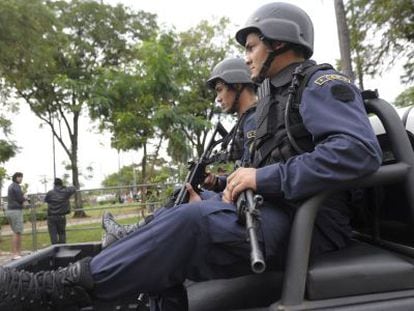 Patrulla policial alrededor del Congreso en Asunci&oacute;n.