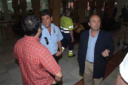 El vocal de Seguridad y Hacienda de la gestora, Carlos Rubio, ayer, antes de la reunión.