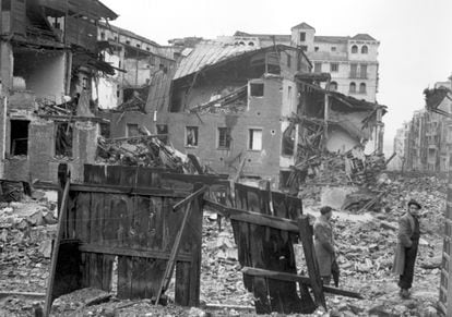 Una calle del barrio de Argüelles (Madrid), bombardeada en la Guerra Civil en una imagen sin fechar.