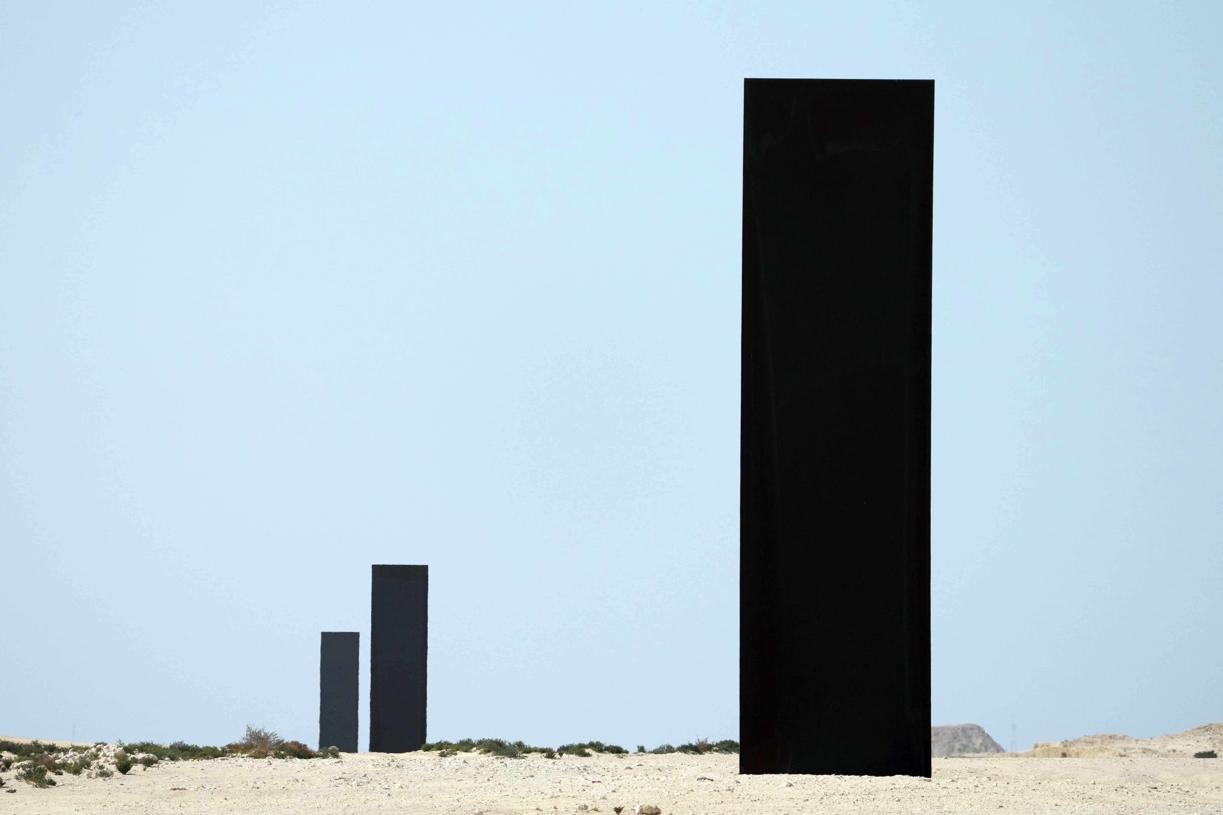 'East-West/West-East', escultura de Richard Serra en el desierto de Dukhan, al oeste de Doha, capital de Qatar.