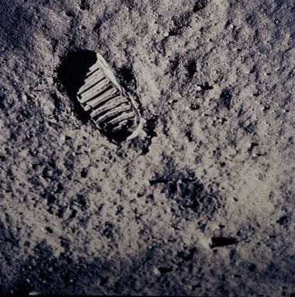 Huella de uno de los astronautas de la misión 'Apollo 11' en la superficie lunar.