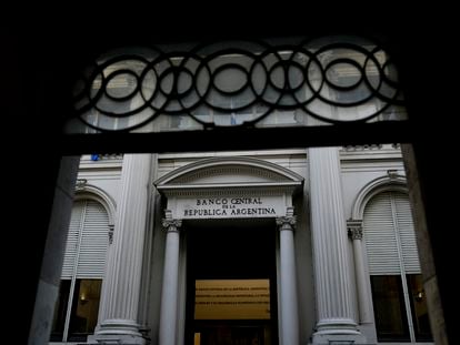 Fachada de la sede del Banco Central de la República Argentina, en Buenos Aires.