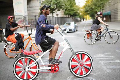 Jóvenes de Portland en un protesta en bicicleta tuneada. Aquí todo se hace de forma especial.