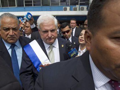 El presidente de Panam&aacute;, Ricardo Martinelli, en el centro.