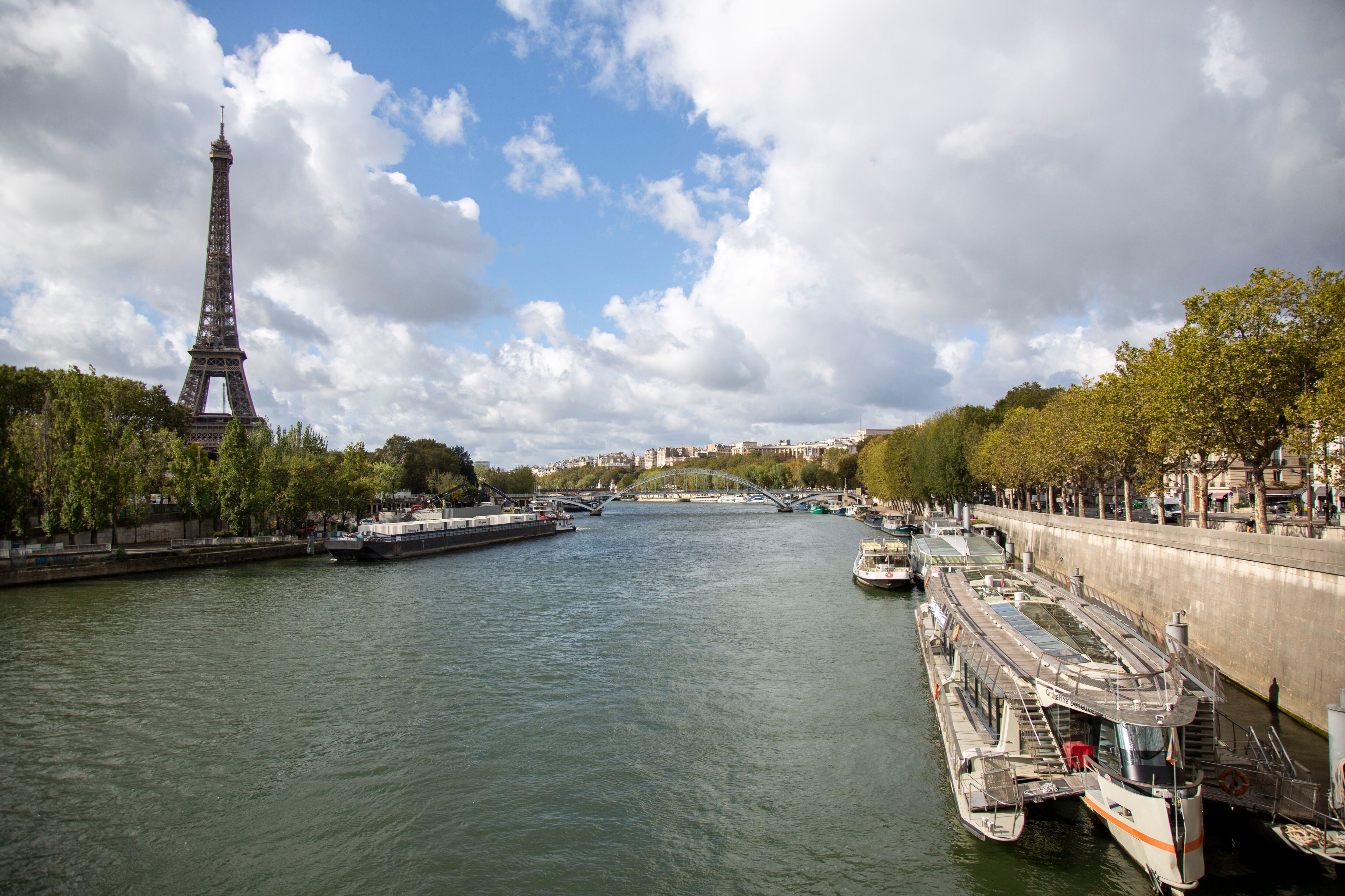 Vista del río Sena, con la Torre Eiffel de fondo, este miércoles.