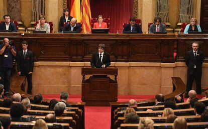 Carles Puigdemont durante su discurso en el Parlament, el 10 de octubre de 2017, día en el que se pronunció la declaración unilateral de independencia.