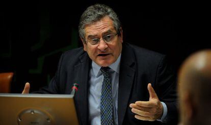 El catedrático y exrector de la UPV, Manuel Montero, interviene en la ponencia
