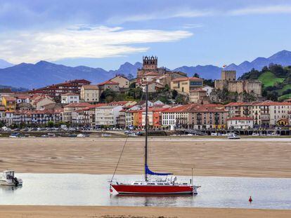 Vista del puerto de San Vicente de la Barquera, en Cantabria.