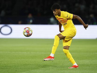 Lamine Yamal, durante el partido del Barça ante el PSG en el Parque de los Príncipes.