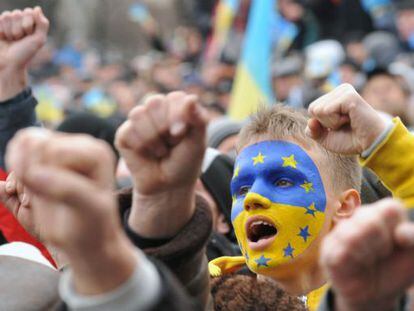 Manifestantes proeuropeos, este domingo en Lviv.