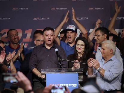 Avi Gabbay celebra su victoria en las primarias laboristas, este lunes en Tel Aviv (Israel). 