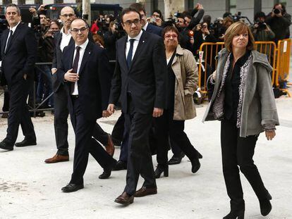 Varios ex miembros del Govern, a su llegada a la Audiencia.