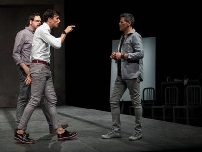 De izquierda a derecha, Jorge Us&oacute;n, Crist&oacute;bal Su&aacute;rez y Roberto Enr&iacute;quez, en el montaje del Teatro Pav&oacute;n Kamikaze.