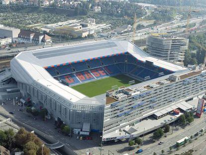 Panorámica del Estadio St. Jakob Park de Basilea (Suiza).