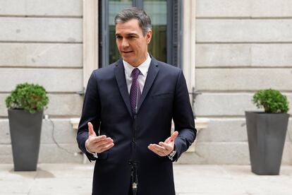 Pedro Sánchez, durante una declaración tras el acto institucional del Día de la Constitución, este martes, en el Congreso.