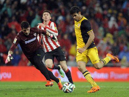 Diego Costa supera a Herrerín para marcar el 1-2