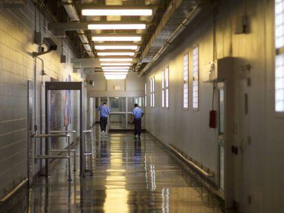 Prisiones debe asumir el coste del traslado del televisor de los presos