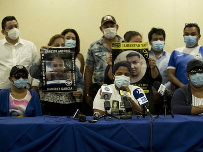 Familiares de presos políticos nicaragüenses denunciaron restricción de alimentos a los detenidos, en una conferencia de prensa en enero de 2021, en Managua.