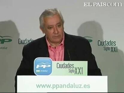 Este sábado en Cádiz, Javier Arenas, presidente del PP de Andalucía, ha enviado el deseo del PP para la Presidencia española de la UE: "Que Zapatero se deje de tanto teatro" y que "asuma reformas". Arenas ha dicho que cuando su partido presidía la UE se dominaba la recuperación, "ahora lideramos el paro". El dirigente del PP afronta estos seis meses con deseos, pero desesperanza, ya que para "Rodríguez Zapatero la Presidencia de la UE es un álbum de fotos".